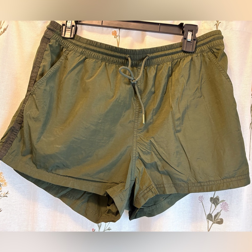 Athleta Green Athletic Shorts Relaxed Fit Elastic Waist